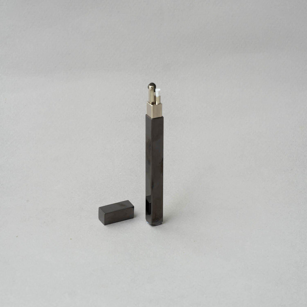 TSUBOTA PEARL - Queue Black Metal Petrol Lighter